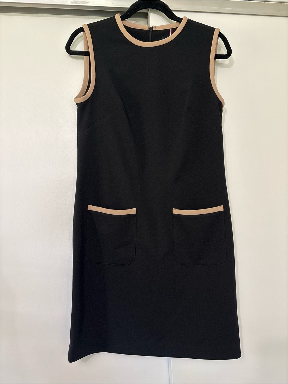 NWT Tommy Hilfiger size 4 Sleeveless Black & Beige Shift Mini Dress